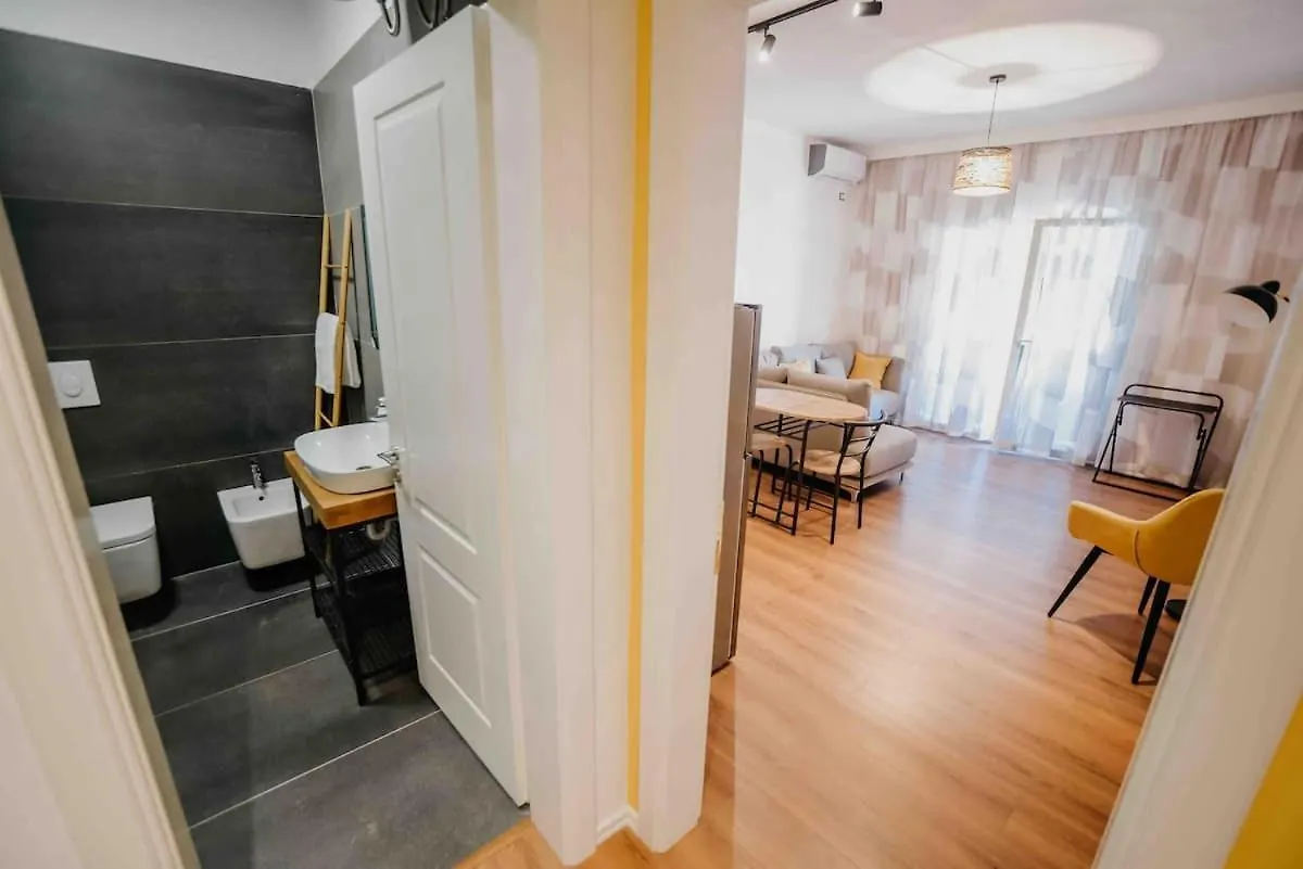 Tirana Yellow Apartment 0*,  Albania